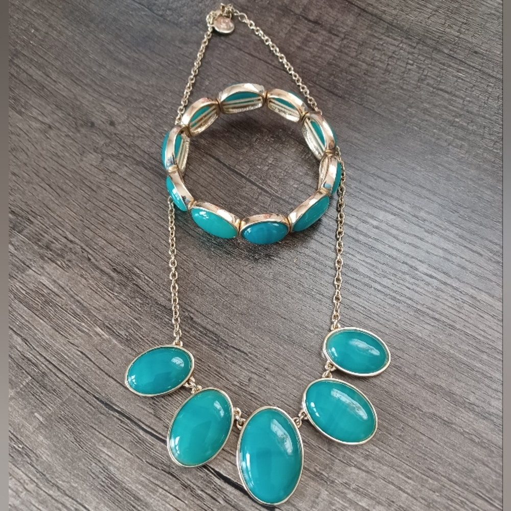 Necklace and earrings set